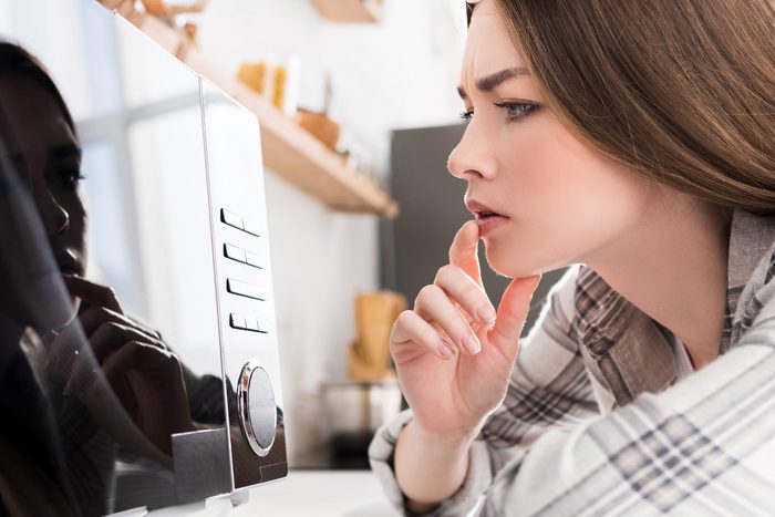 9 Microwave Problems You'll Regret Ignoring Gettyimages 1201405298